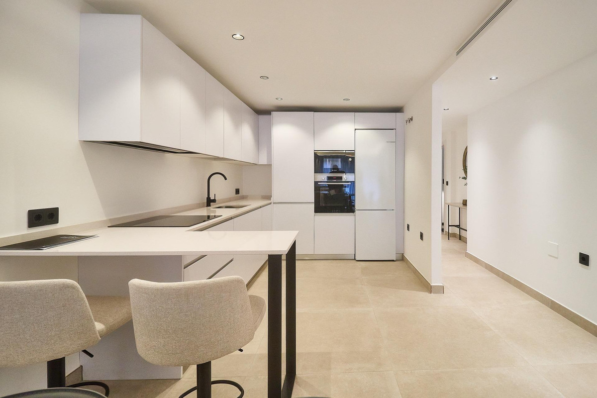 Se vende Apartamento Planta Media de 3 dormitorios en Costa Del Sol, Málaga, España
