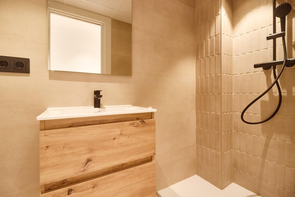 Se vende Apartamento Planta Media de 3 dormitorios en Costa Del Sol, Málaga, España