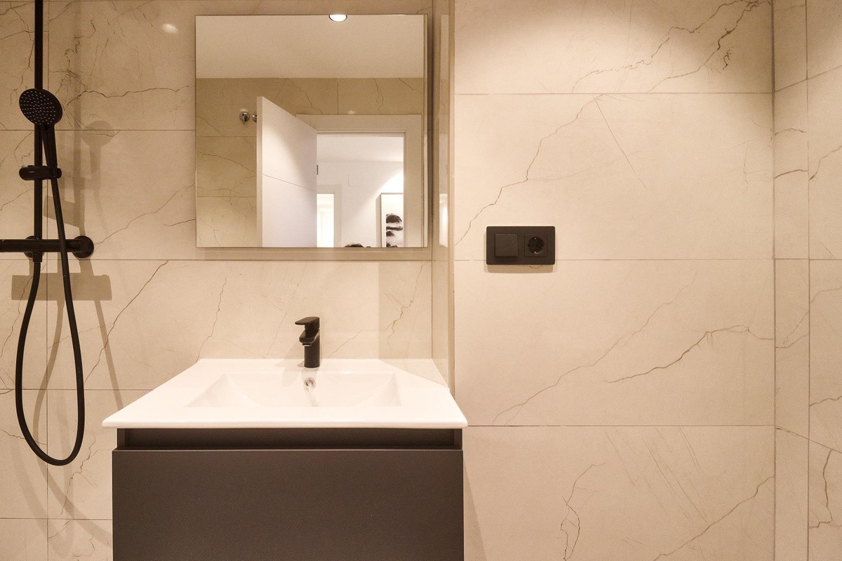 Se vende Apartamento Planta Media de 3 dormitorios en Costa Del Sol, Málaga, España