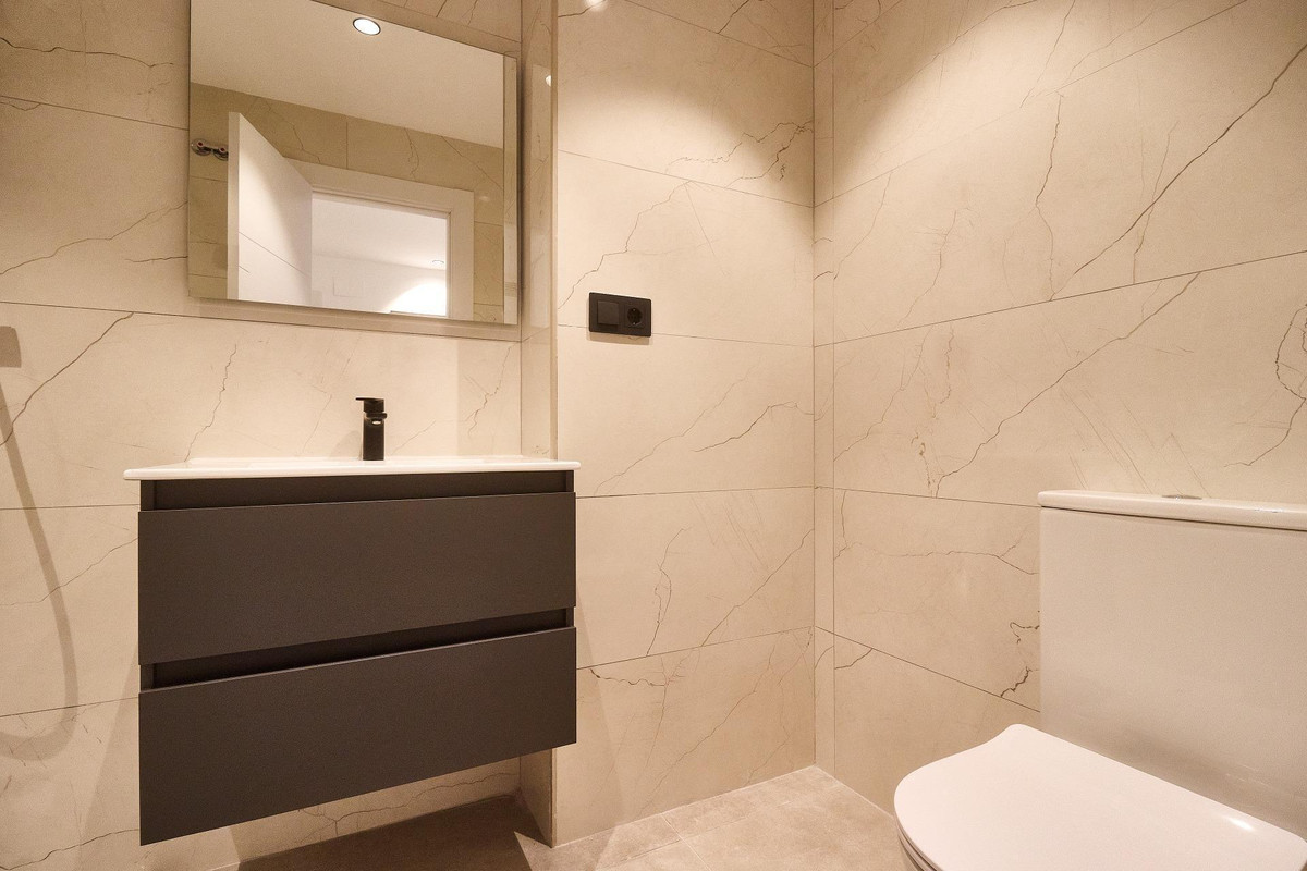 Se vende Apartamento Planta Media de 3 dormitorios en Costa Del Sol, Málaga, España
