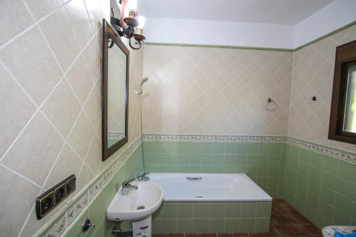 3 Bed Townhouse for sale in Pizarra Costa Del Sol, Málaga, Spain