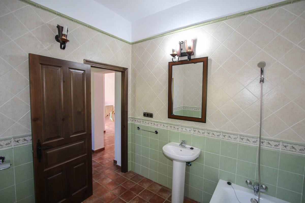 3 Bed Townhouse for sale in Pizarra Costa Del Sol, Málaga, Spain
