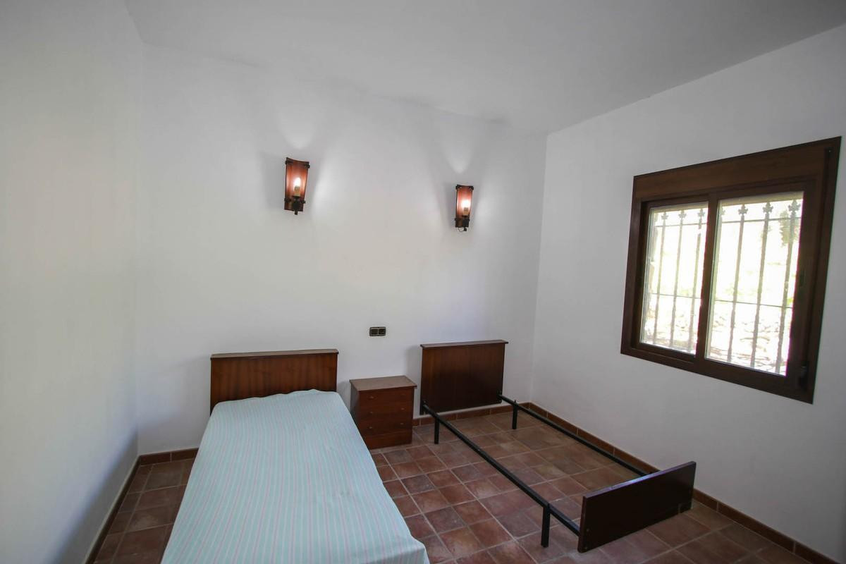 3 Bed Townhouse for sale in Pizarra Costa Del Sol, Málaga, Spain