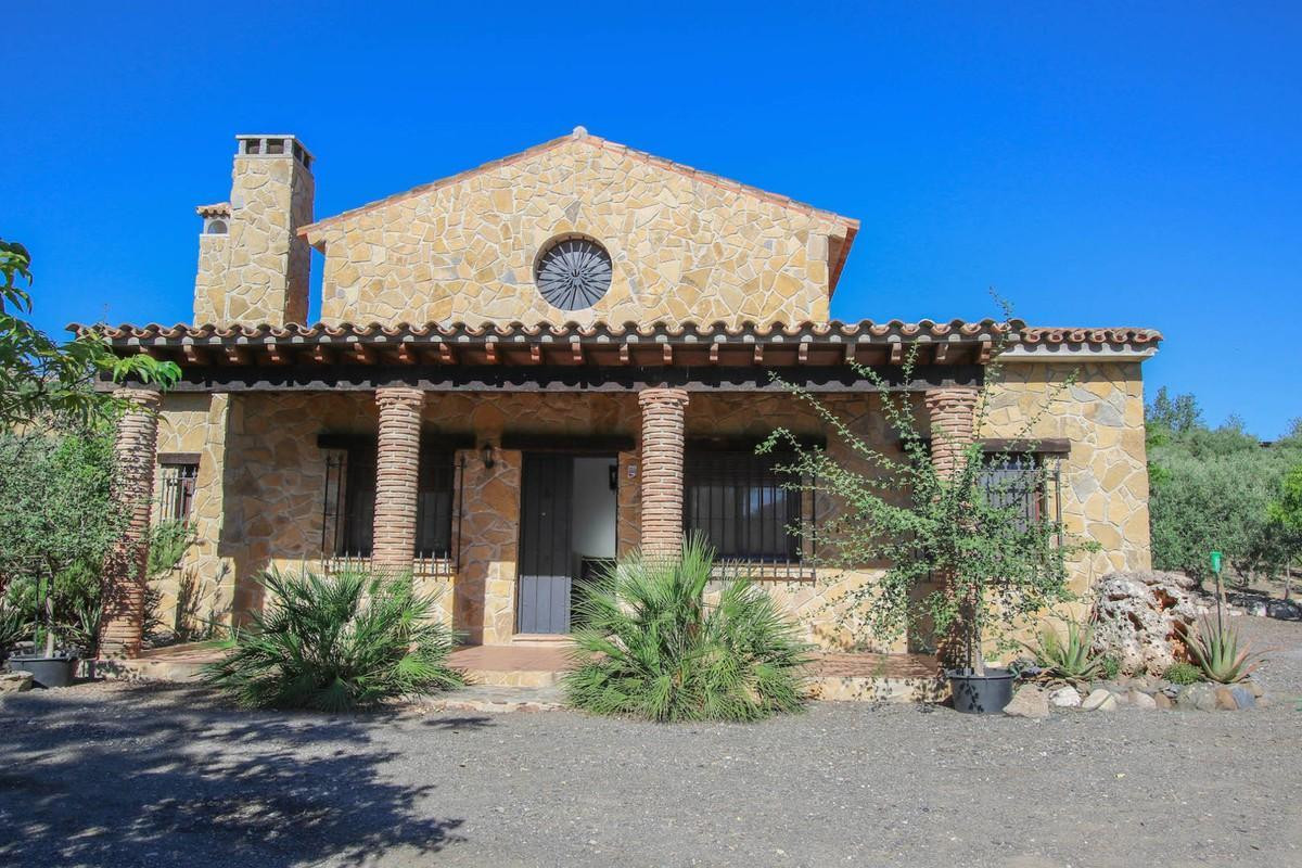 3 Bed Townhouse for sale in Pizarra Costa Del Sol, Málaga, Spain
