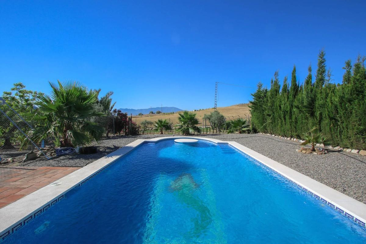 3 Bed Townhouse for sale in Pizarra Costa Del Sol, Málaga, Spain