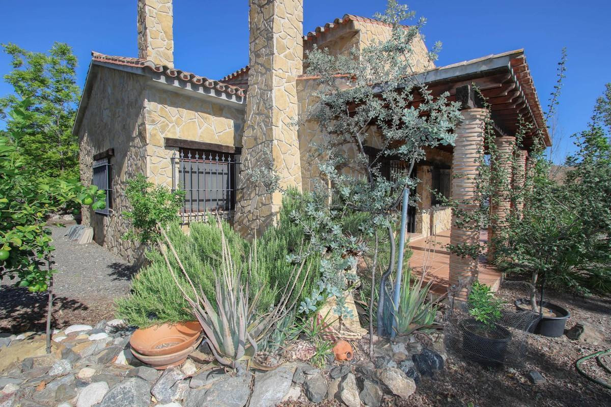3 Bed Townhouse for sale in Pizarra Costa Del Sol, Málaga, Spain