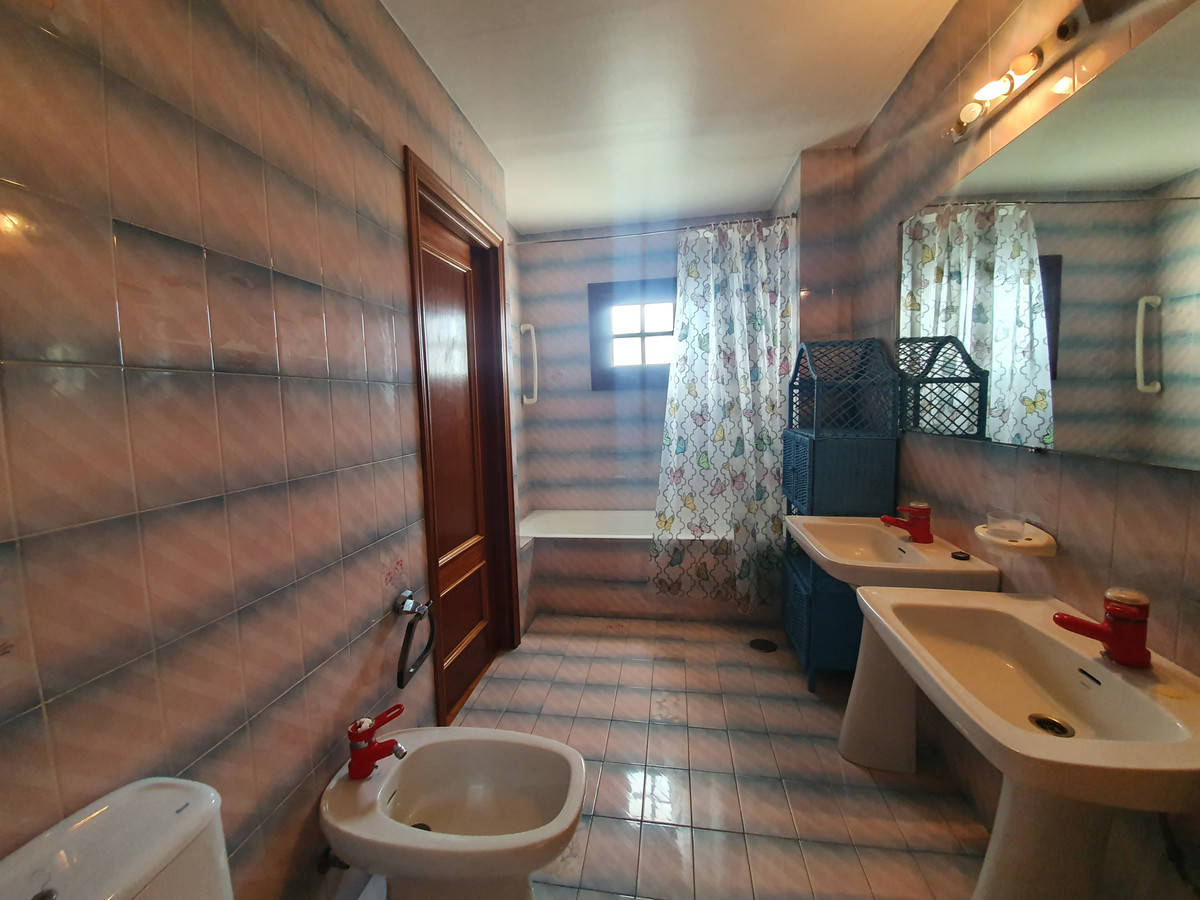 Se vende Villa - Chalet de 5 dormitorios en Costa Del Sol, Málaga, España