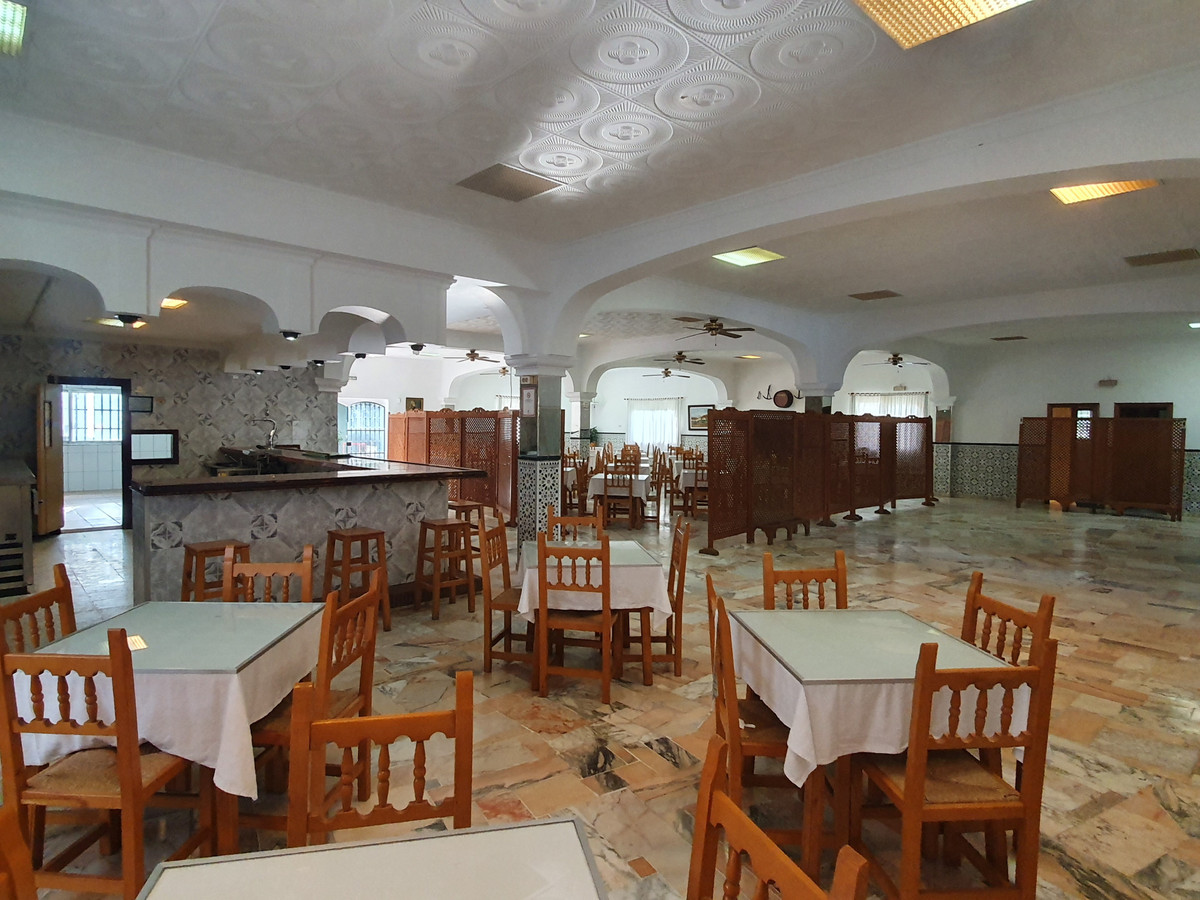 Se vende Villa - Chalet de 5 dormitorios en Costa Del Sol, Málaga, España
