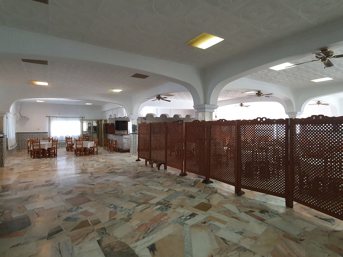Se vende Villa - Chalet de 5 dormitorios en Costa Del Sol, Málaga, España