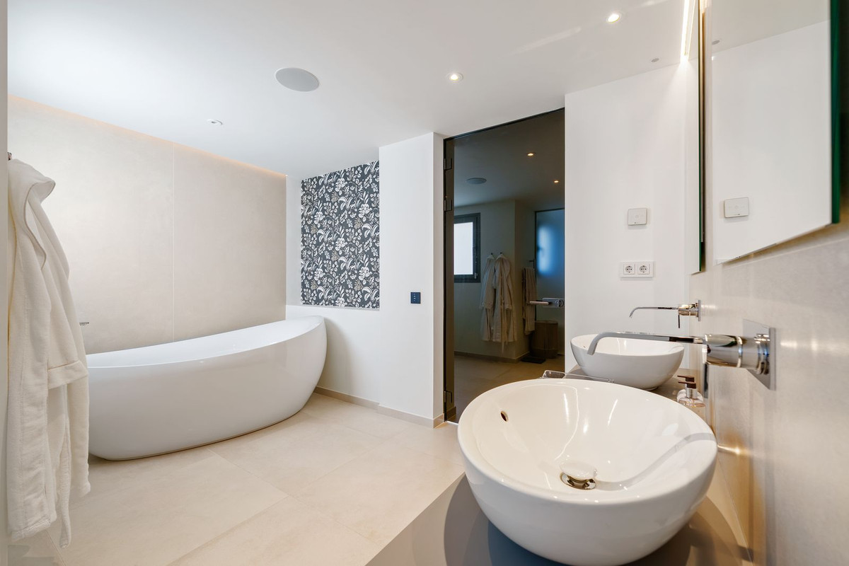 Se vende Villa - Chalet de 3 dormitorios en Costa Del Sol, Málaga, España
