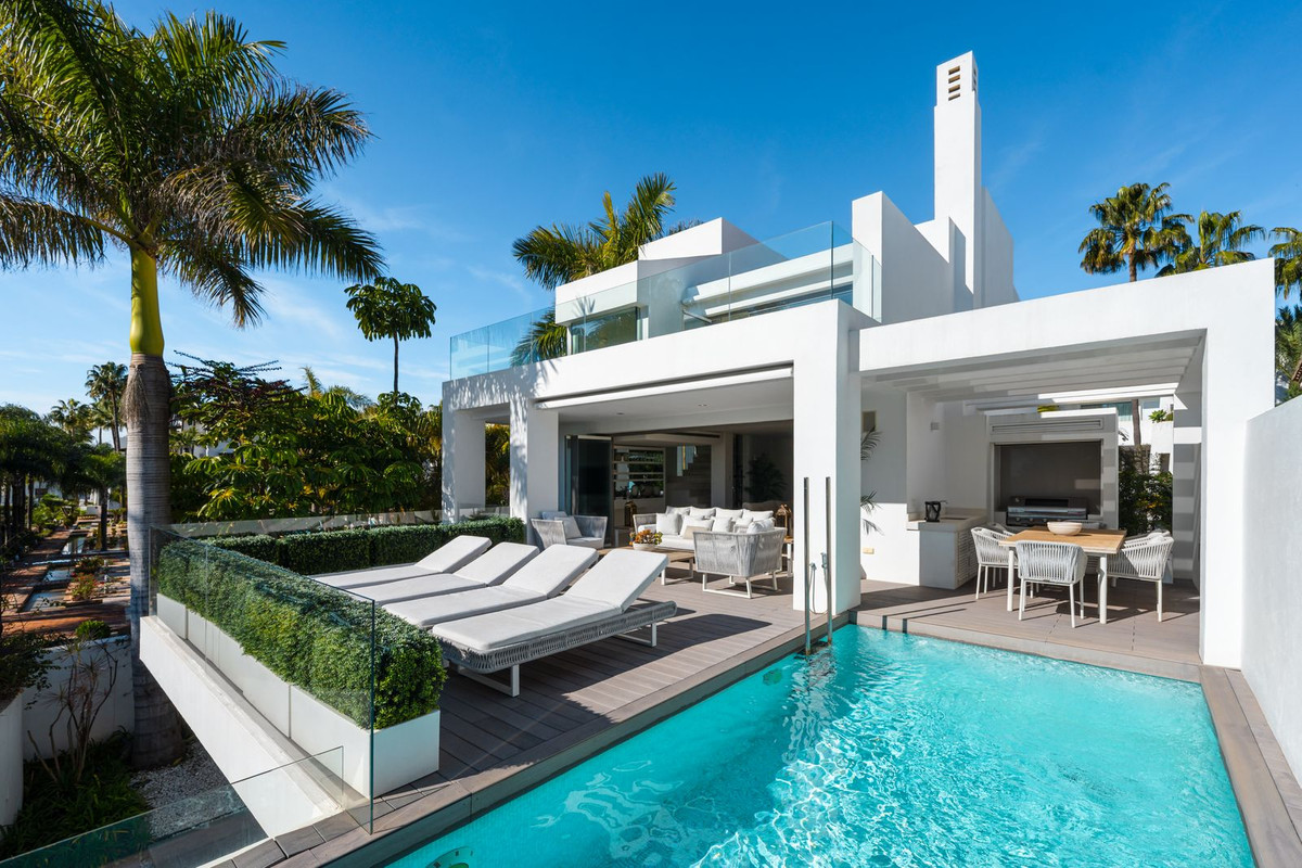 4 Bed Townhouse for sale in Marbella Costa Del Sol, Málaga, Spain