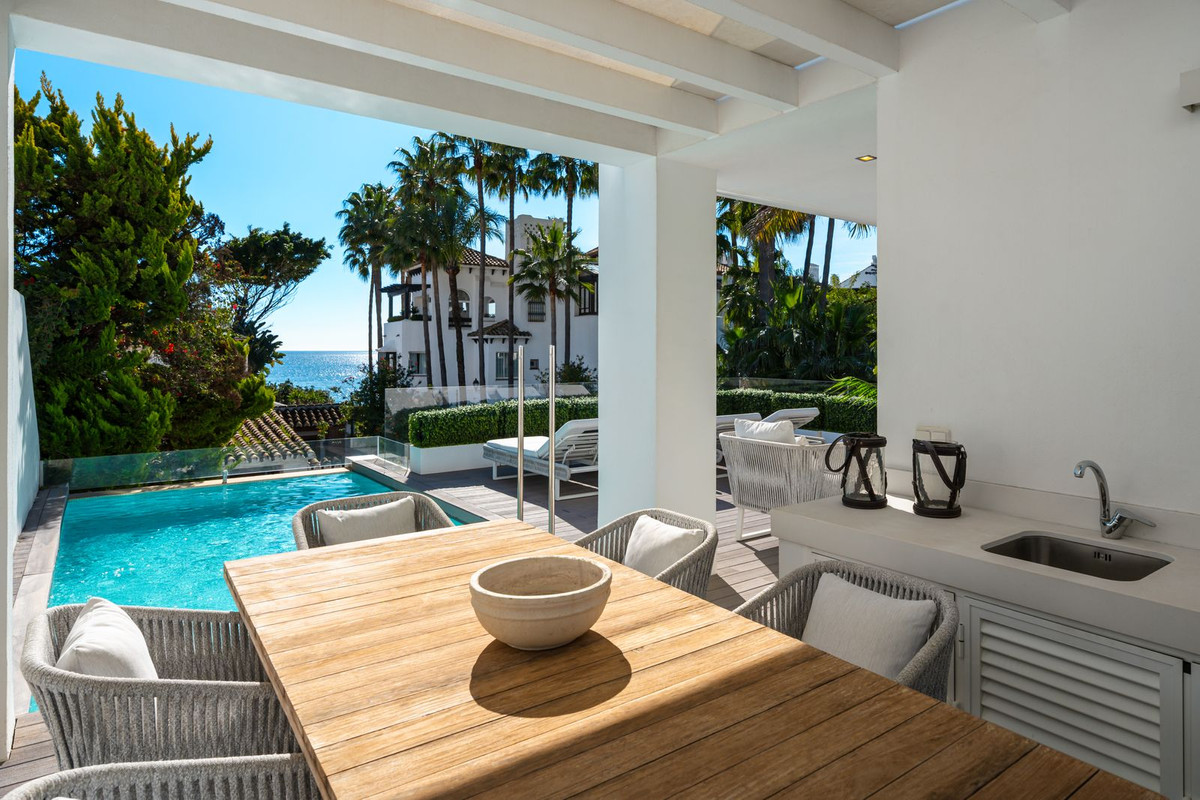 4 Bed Townhouse for sale in Marbella Costa Del Sol, Málaga, Spain