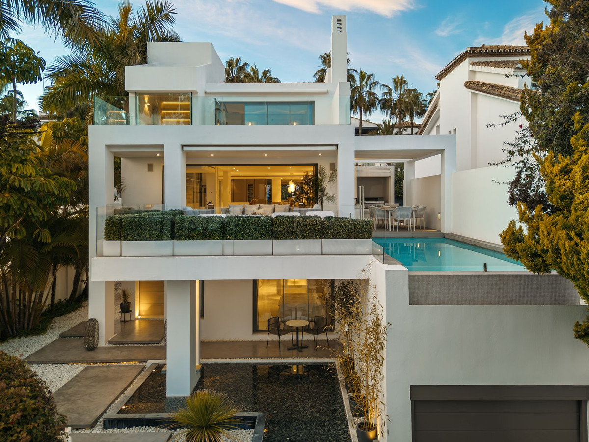 4 Bed Townhouse for sale in Marbella Costa Del Sol, Málaga, Spain