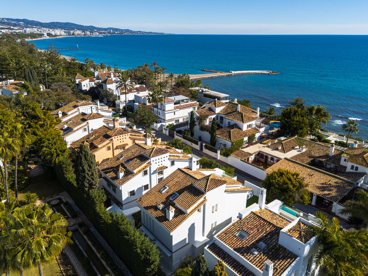 4 Bed Townhouse for sale in Marbella Costa Del Sol, Málaga, Spain