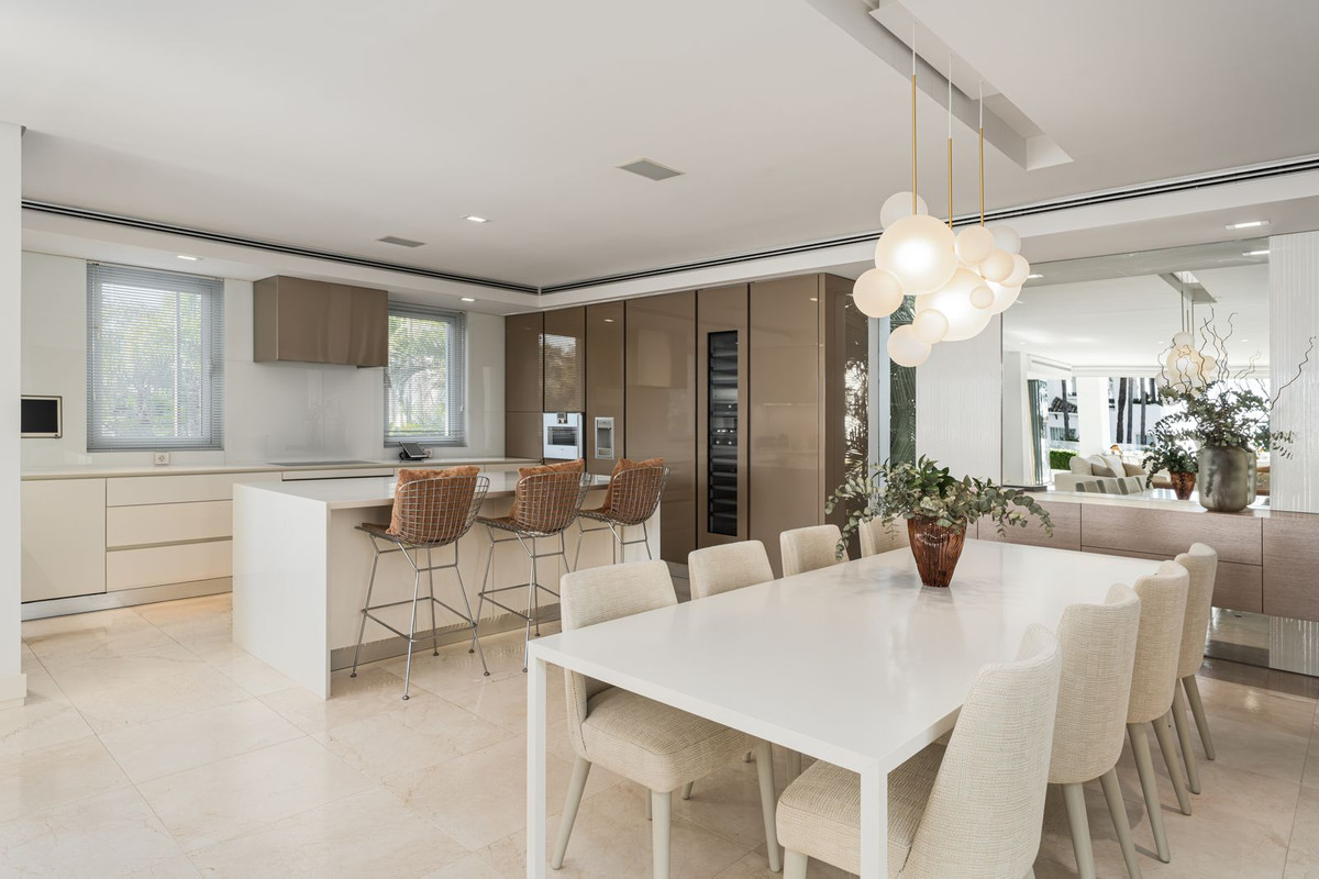 4 Bed Townhouse for sale in Marbella Costa Del Sol, Málaga, Spain