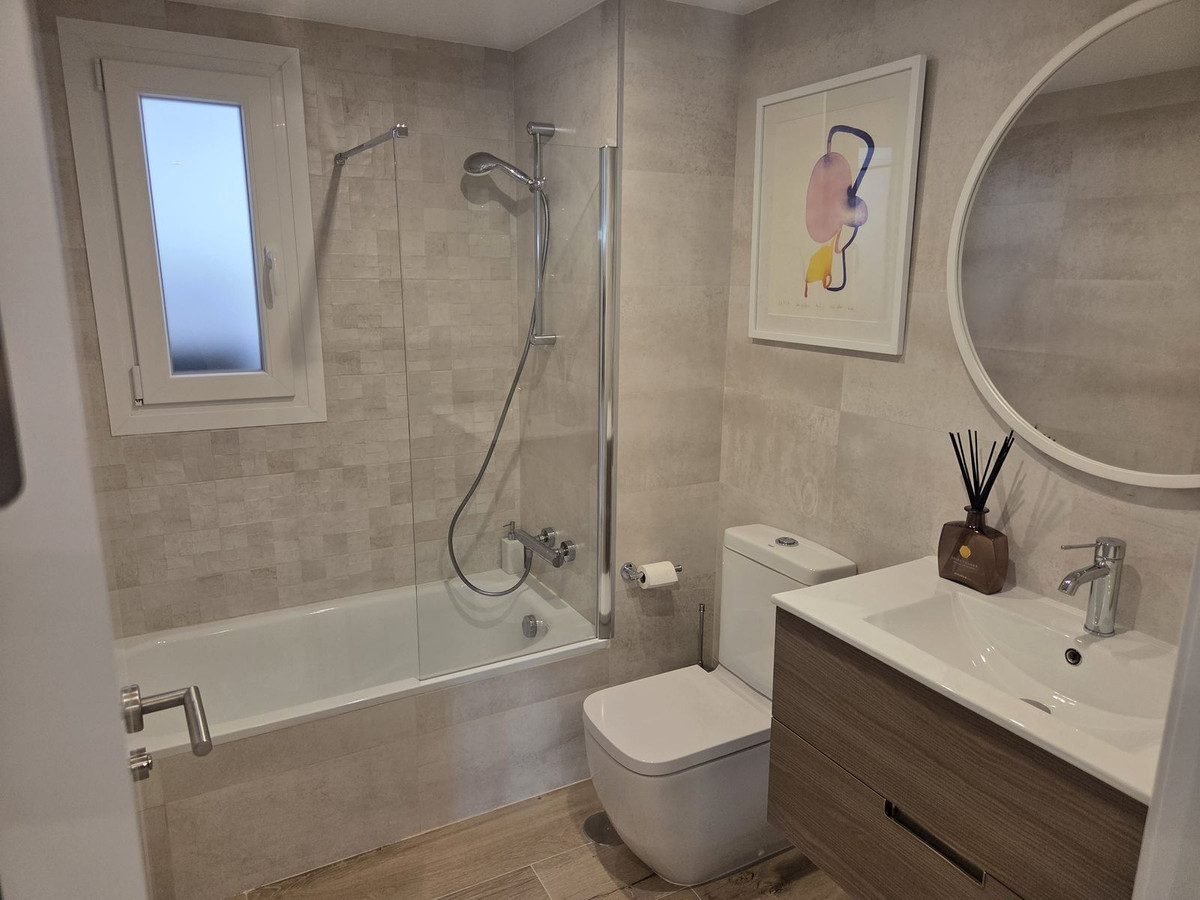 Se vende Apartamento Planta Media de 3 dormitorios en Costa Del Sol, Málaga, España