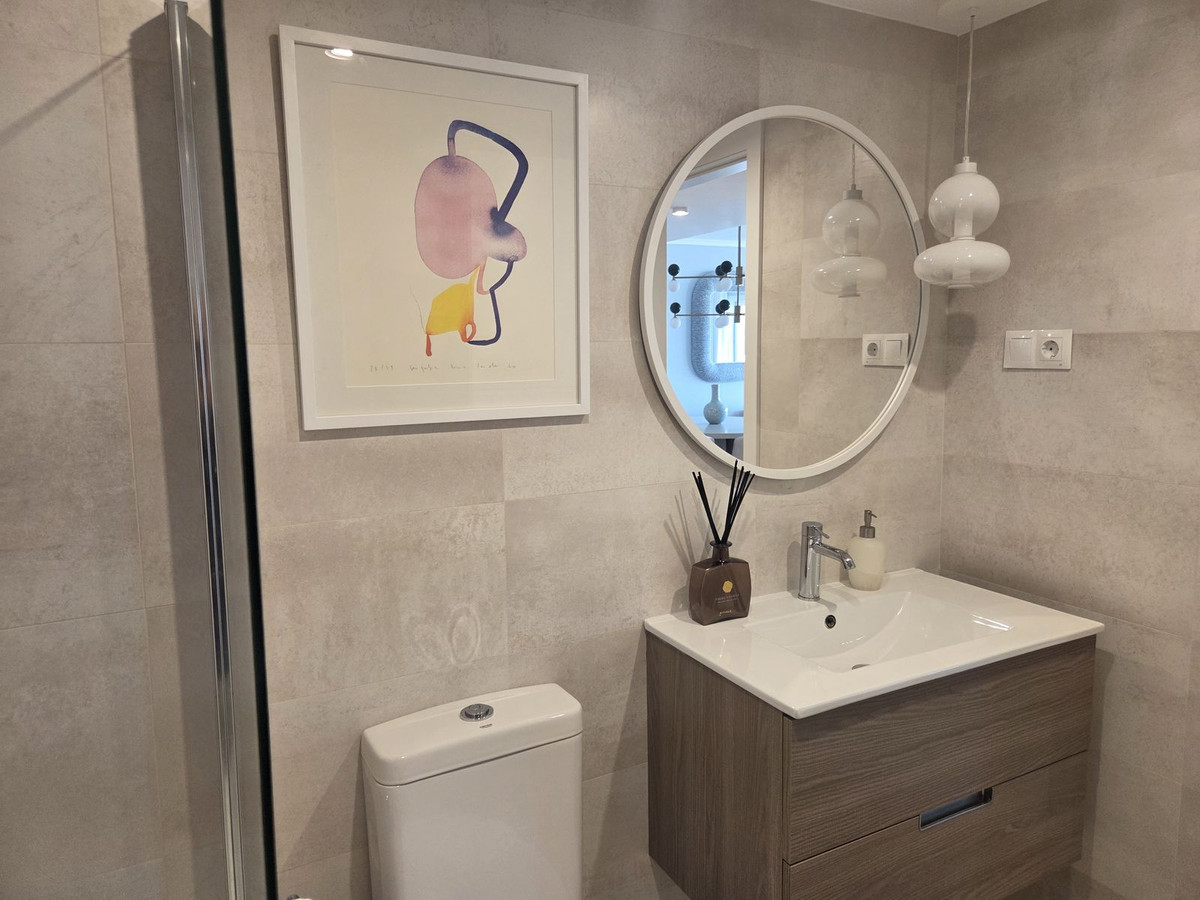 Se vende Apartamento Planta Media de 3 dormitorios en Costa Del Sol, Málaga, España