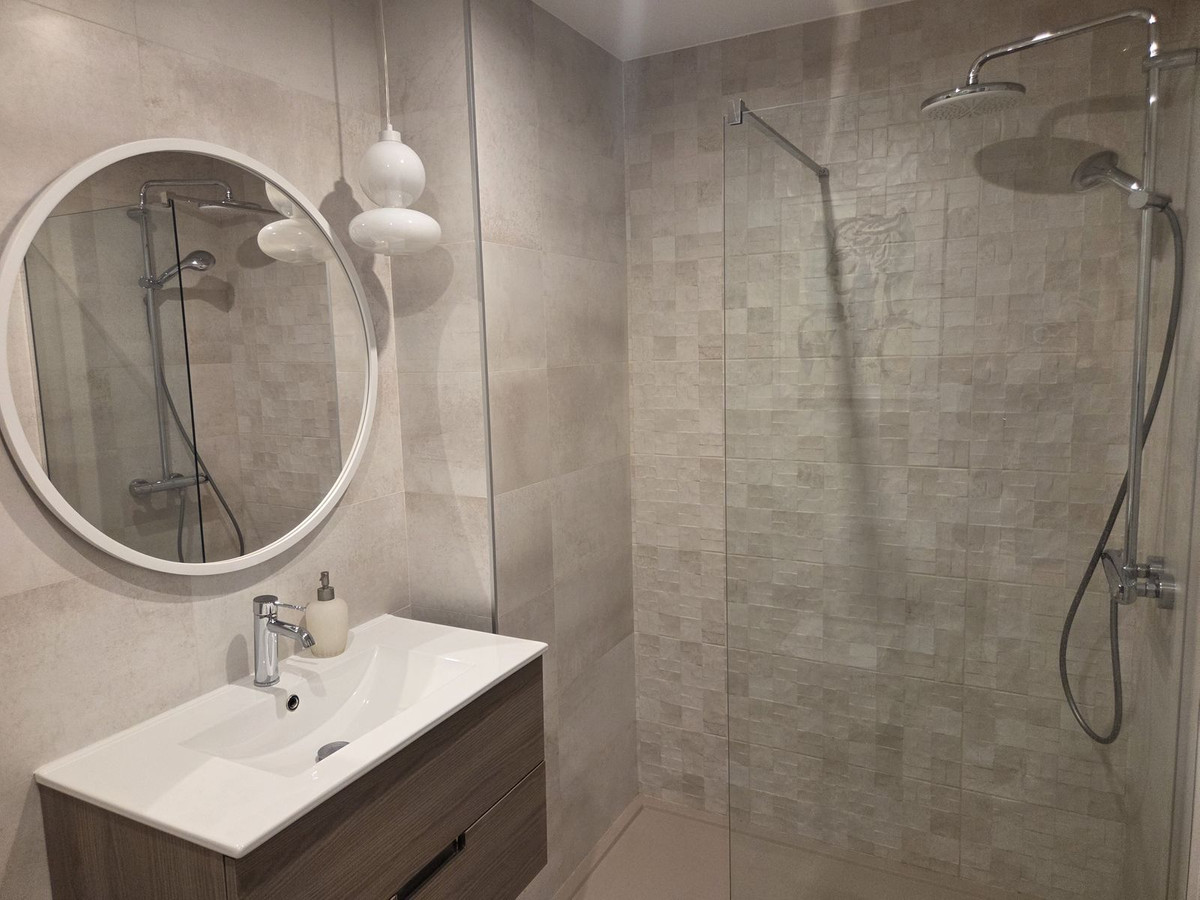 Se vende Apartamento Planta Media de 3 dormitorios en Costa Del Sol, Málaga, España