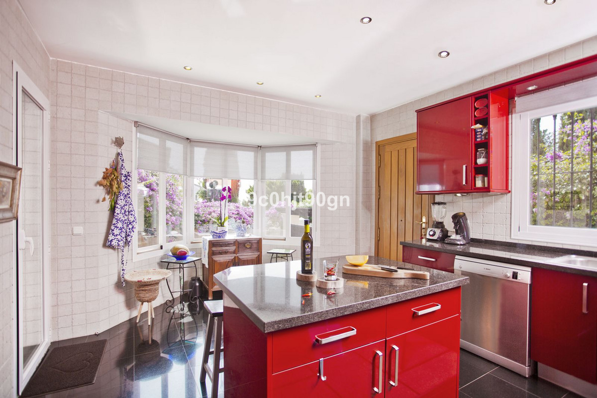 6 Bed Townhouse for sale in Elviria Costa Del Sol, Málaga, Spain
