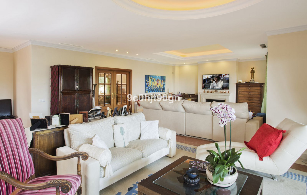 6 Bed Townhouse for sale in Elviria Costa Del Sol, Málaga, Spain