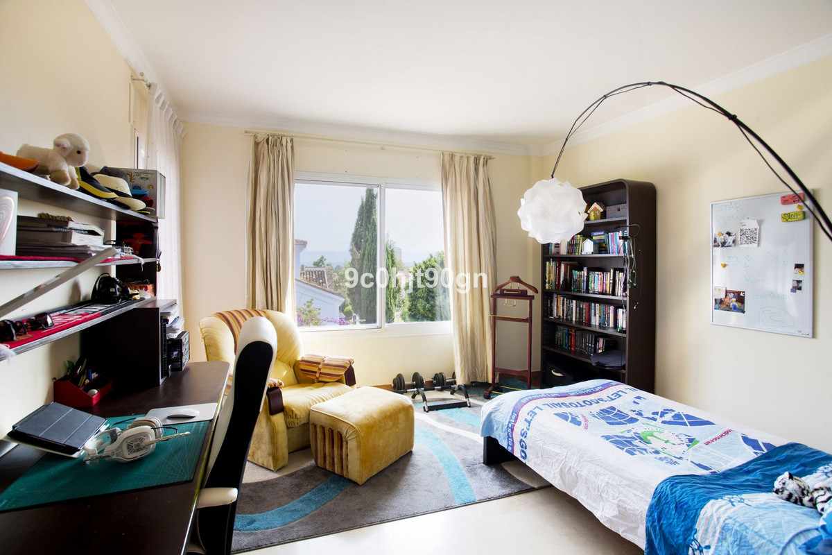 6 Bed Townhouse for sale in Elviria Costa Del Sol, Málaga, Spain