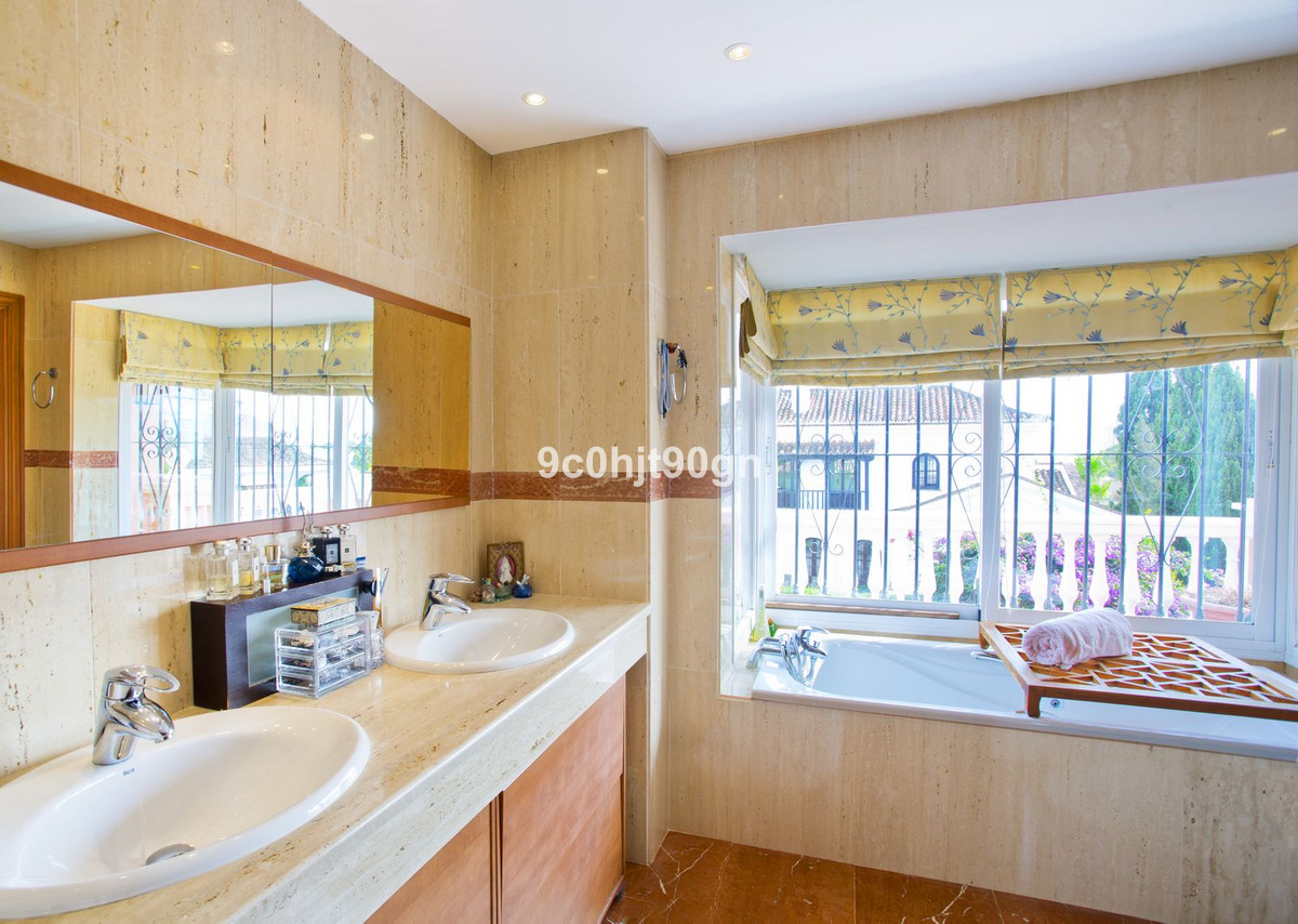 6 Bed Townhouse for sale in Elviria Costa Del Sol, Málaga, Spain