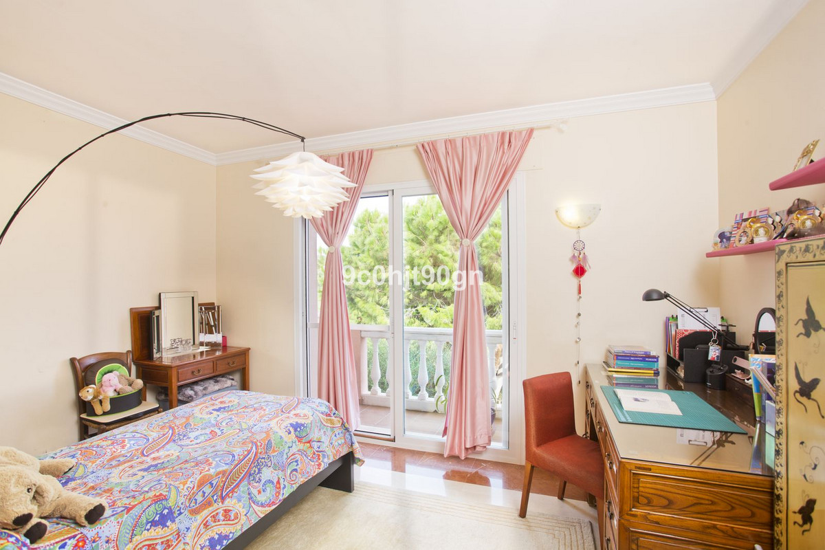 6 Bed Townhouse for sale in Elviria Costa Del Sol, Málaga, Spain