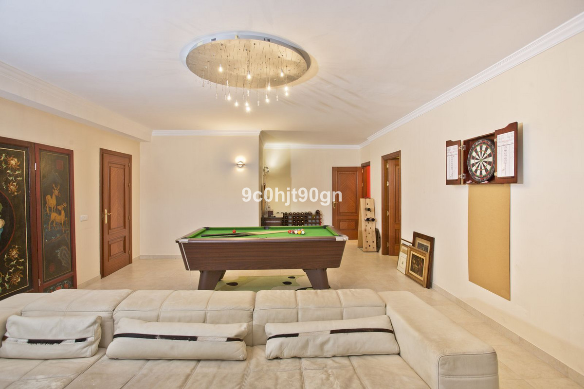 6 Bed Townhouse for sale in Elviria Costa Del Sol, Málaga, Spain