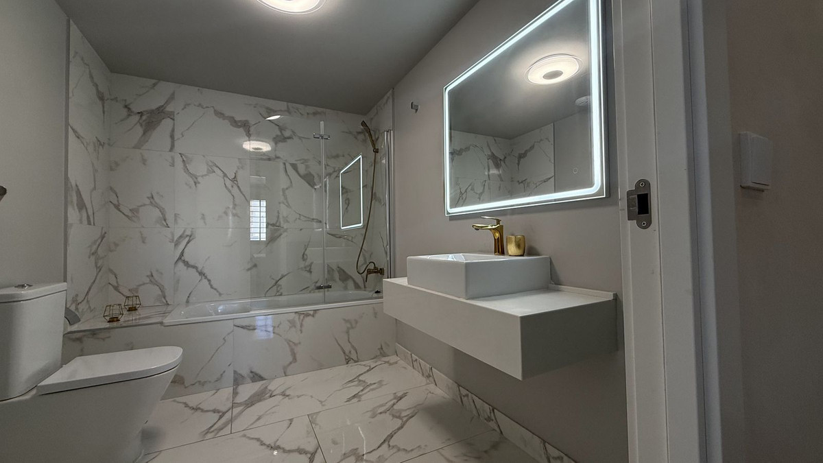 Se vende Apartamento Planta Baja de 2 dormitorios en Costa Del Sol, Málaga, España
