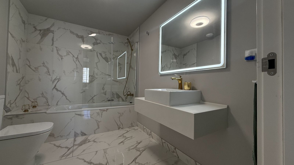 Se vende Apartamento Planta Baja de 2 dormitorios en Costa Del Sol, Málaga, España