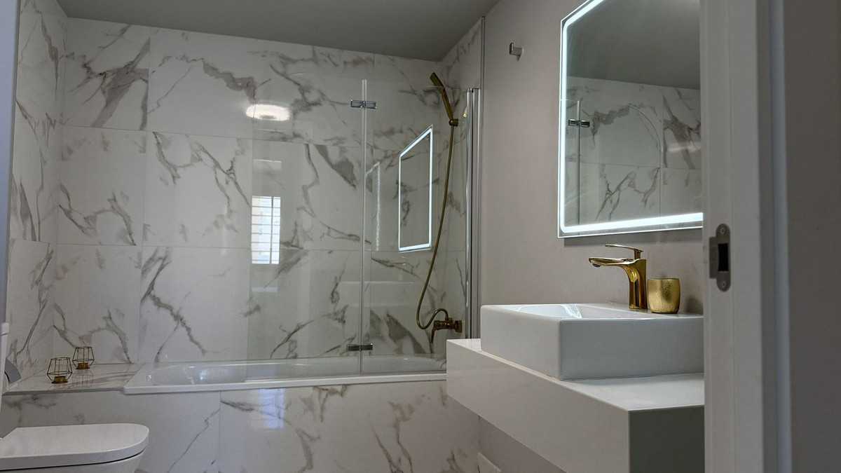 Se vende Apartamento Planta Baja de 2 dormitorios en Costa Del Sol, Málaga, España