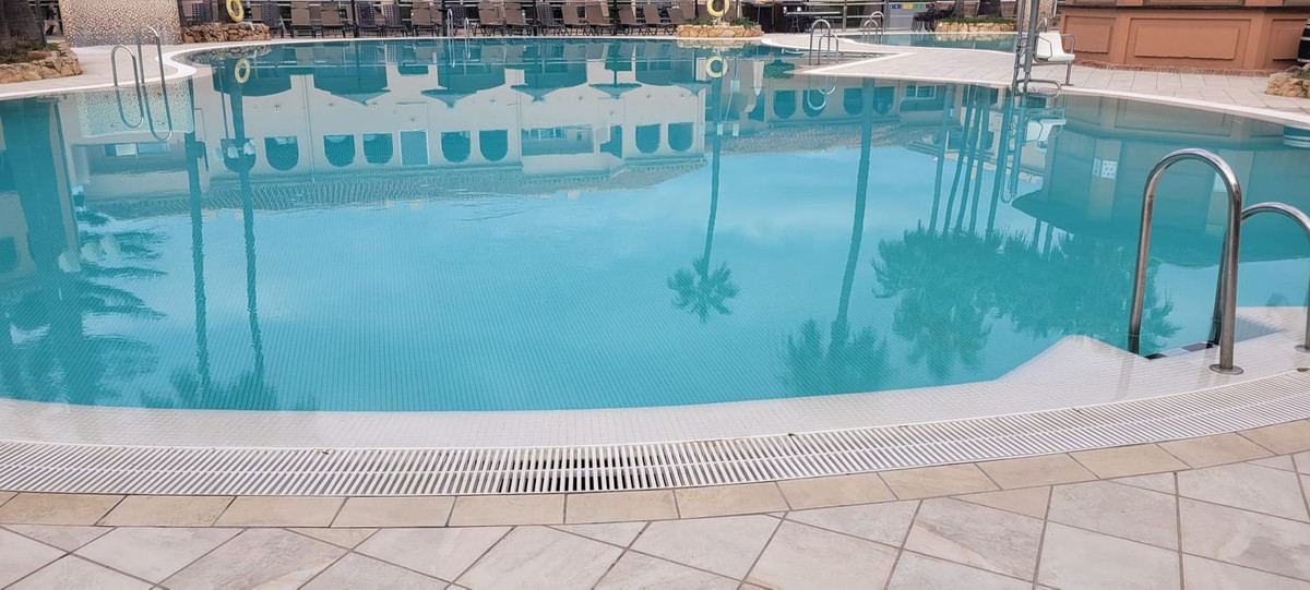 2 Bed Apartment for sale in Calahonda Costa Del Sol, Málaga, Spain