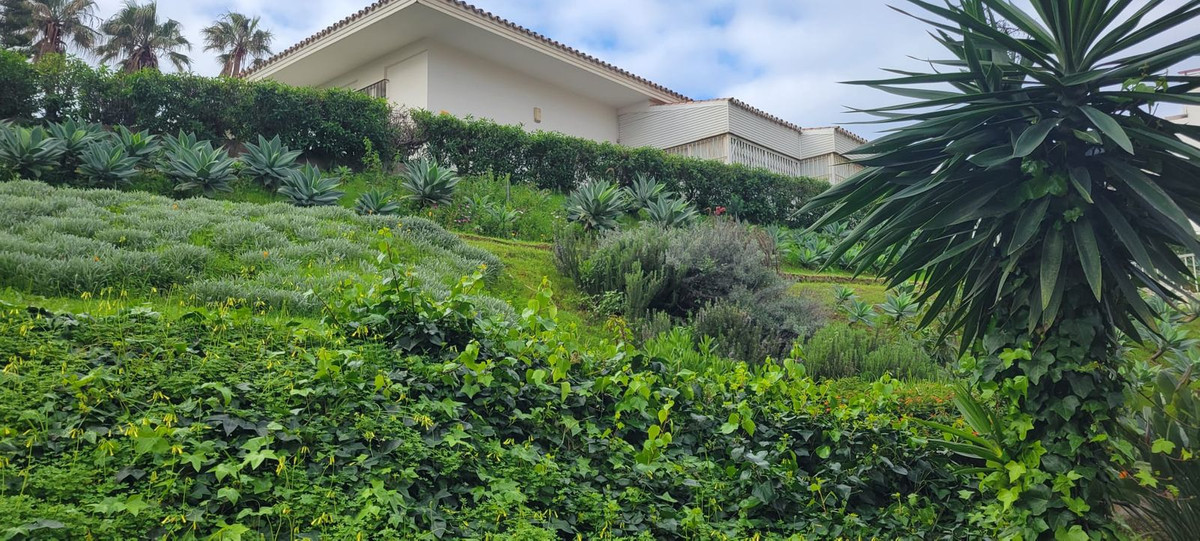 2 Bed Apartment for sale in Calahonda Costa Del Sol, Málaga, Spain