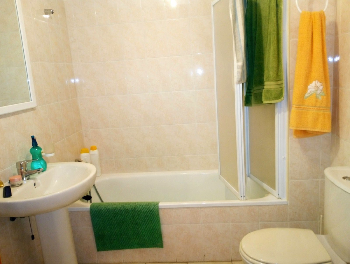 Se vende Apartamento Planta Media de 3 dormitorios en Costa Del Sol, Málaga, España