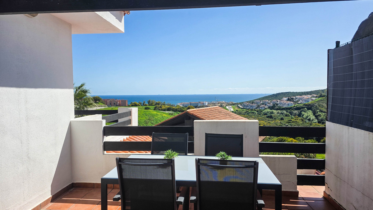 2 Bed Apartment for sale in La Duquesa Costa Del Sol, Málaga, Spain