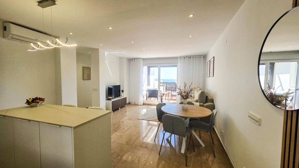 2 Bed Apartment for sale in La Duquesa Costa Del Sol, Málaga, Spain