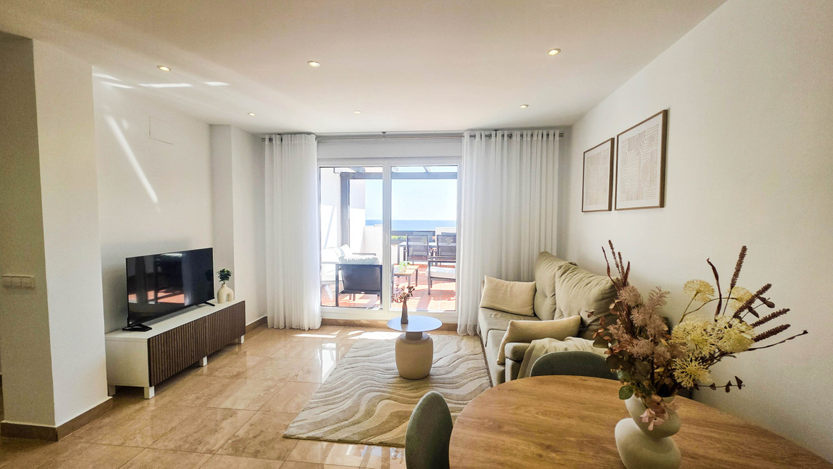 2 Bed Apartment for sale in La Duquesa Costa Del Sol, Málaga, Spain