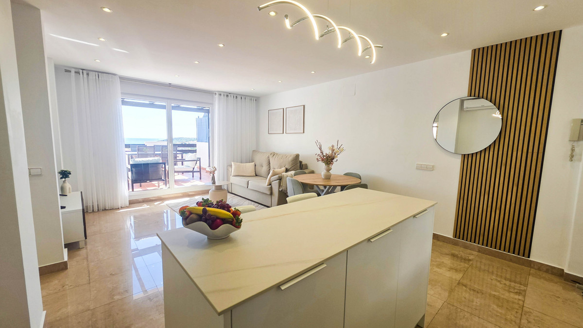 2 Bed Apartment for sale in La Duquesa Costa Del Sol, Málaga, Spain