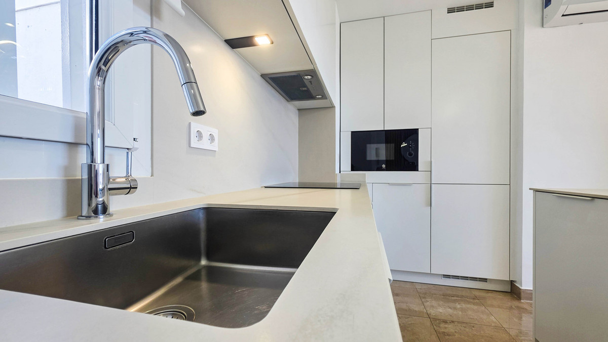 2 Bed Apartment for sale in La Duquesa Costa Del Sol, Málaga, Spain