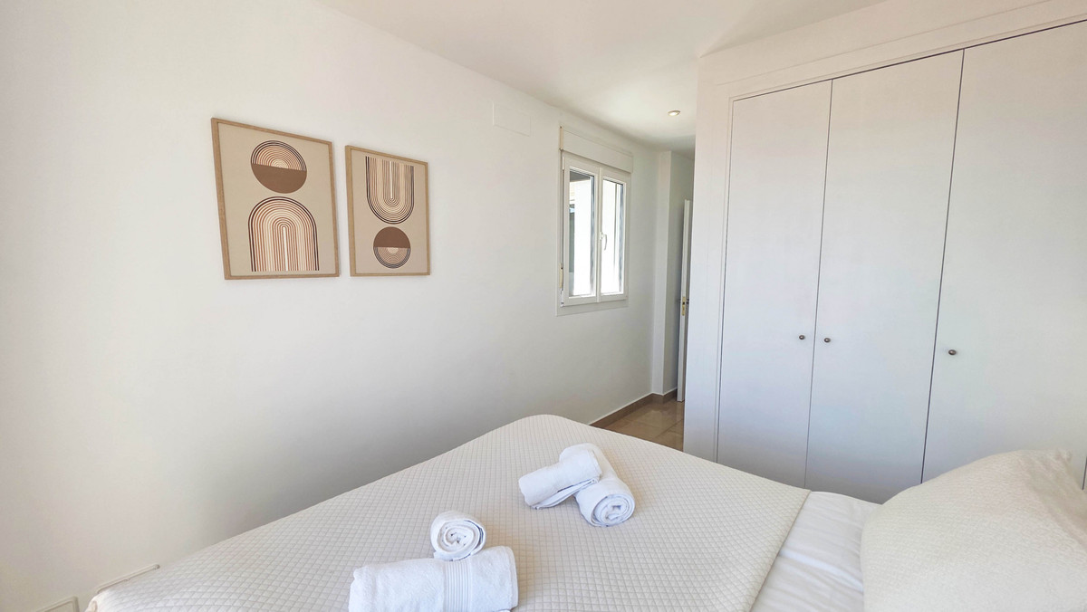 2 Bed Apartment for sale in La Duquesa Costa Del Sol, Málaga, Spain