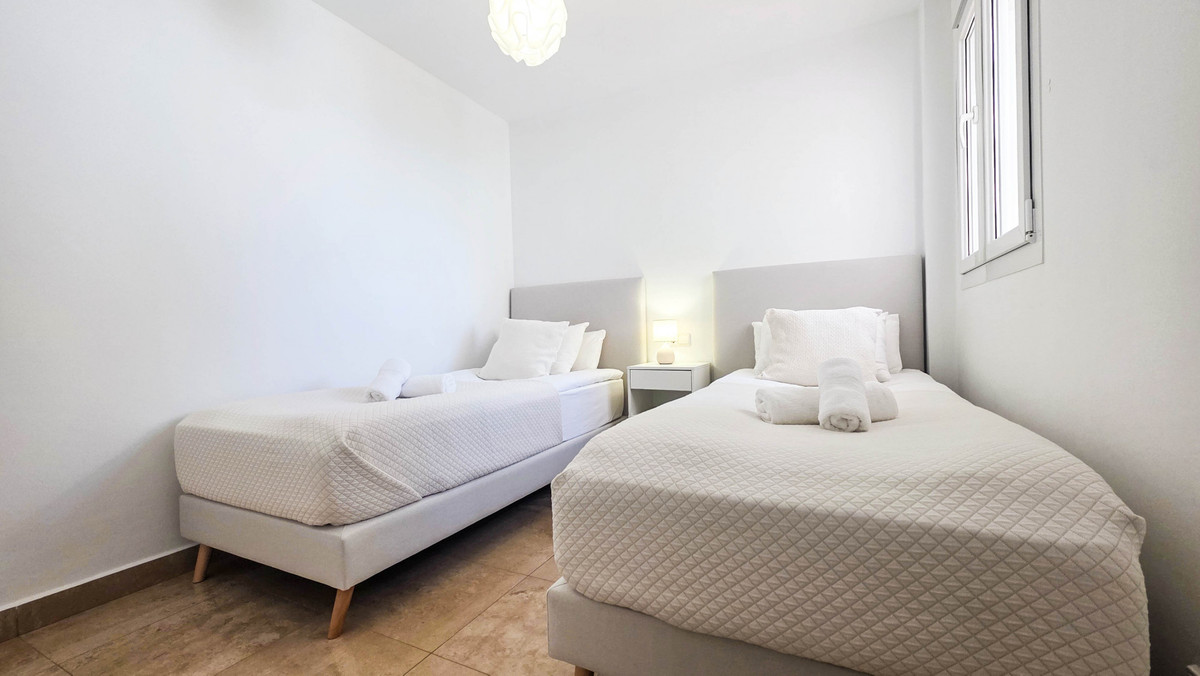 2 Bed Apartment for sale in La Duquesa Costa Del Sol, Málaga, Spain