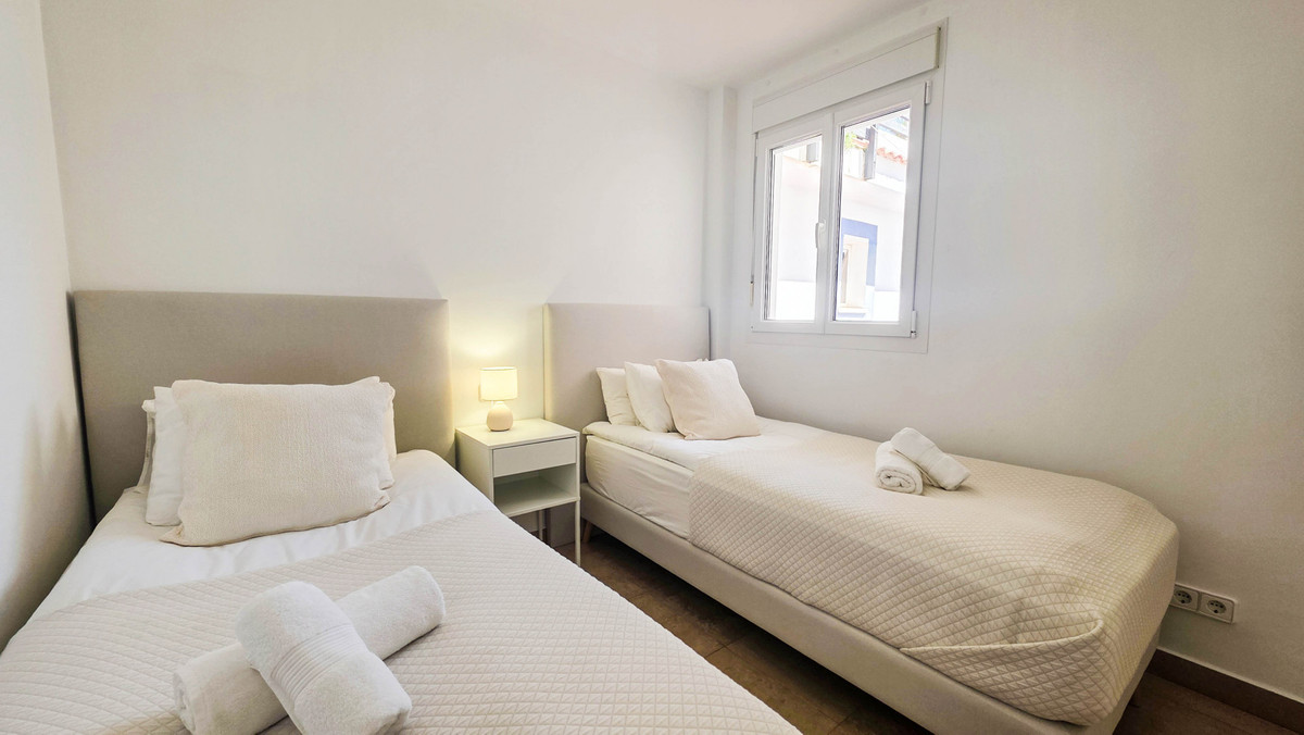 2 Bed Apartment for sale in La Duquesa Costa Del Sol, Málaga, Spain