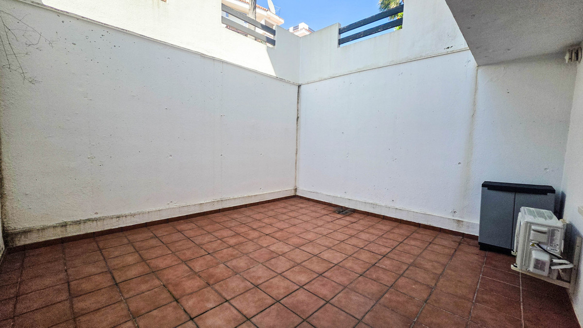 2 Bed Apartment for sale in La Duquesa Costa Del Sol, Málaga, Spain