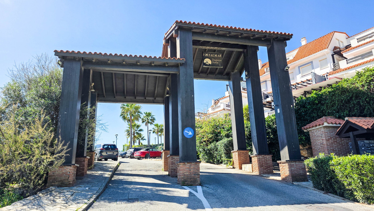 2 Bed Apartment for sale in La Duquesa Costa Del Sol, Málaga, Spain