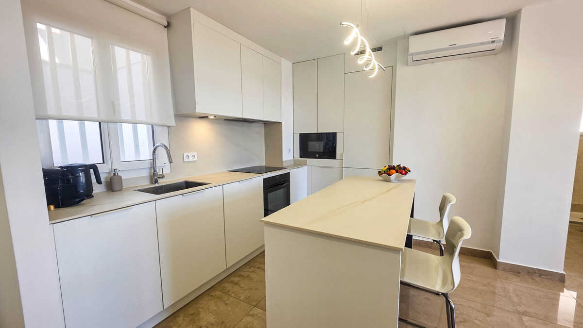 2 Bed Apartment for sale in La Duquesa Costa Del Sol, Málaga, Spain