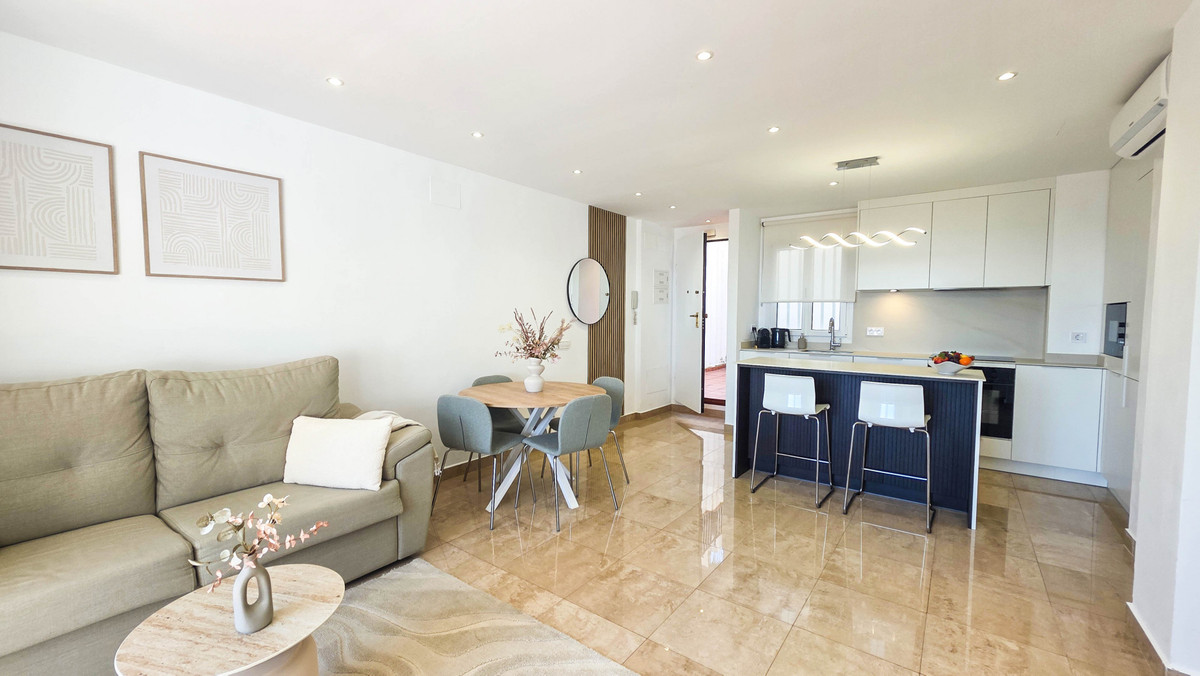 2 Bed Apartment for sale in La Duquesa Costa Del Sol, Málaga, Spain