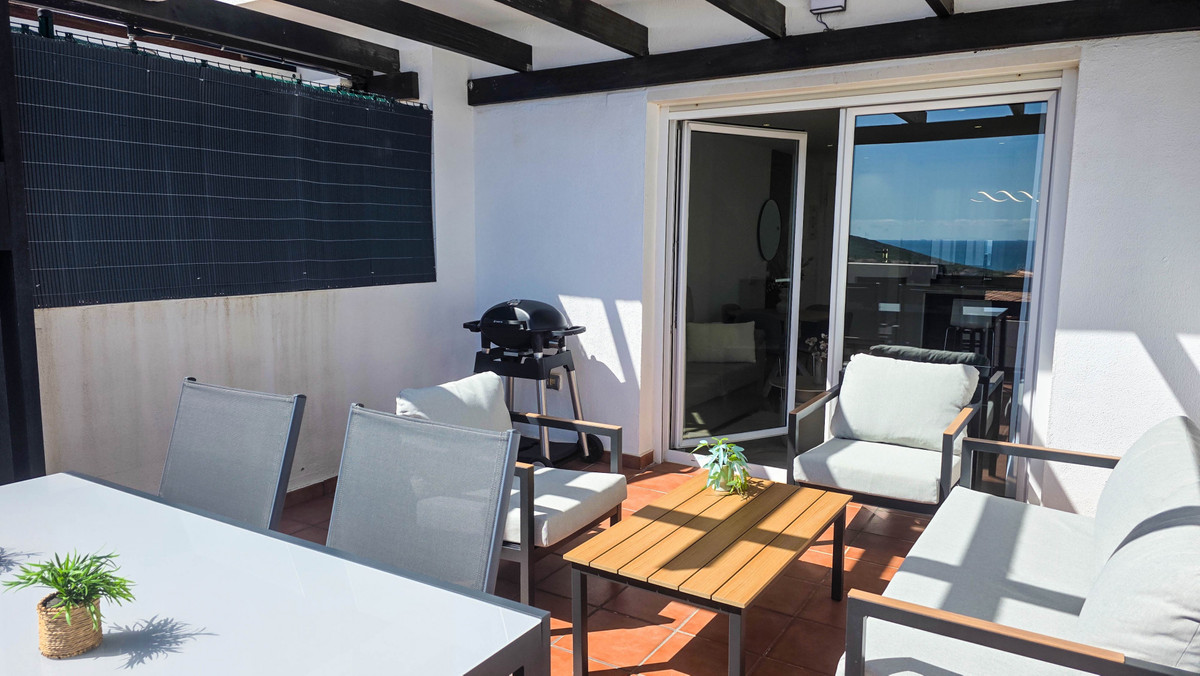 2 Bed Apartment for sale in La Duquesa Costa Del Sol, Málaga, Spain