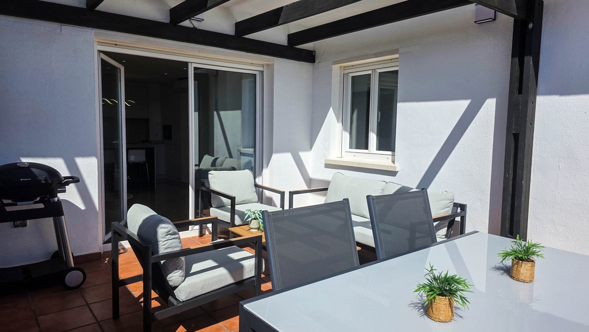 2 Bed Apartment for sale in La Duquesa Costa Del Sol, Málaga, Spain