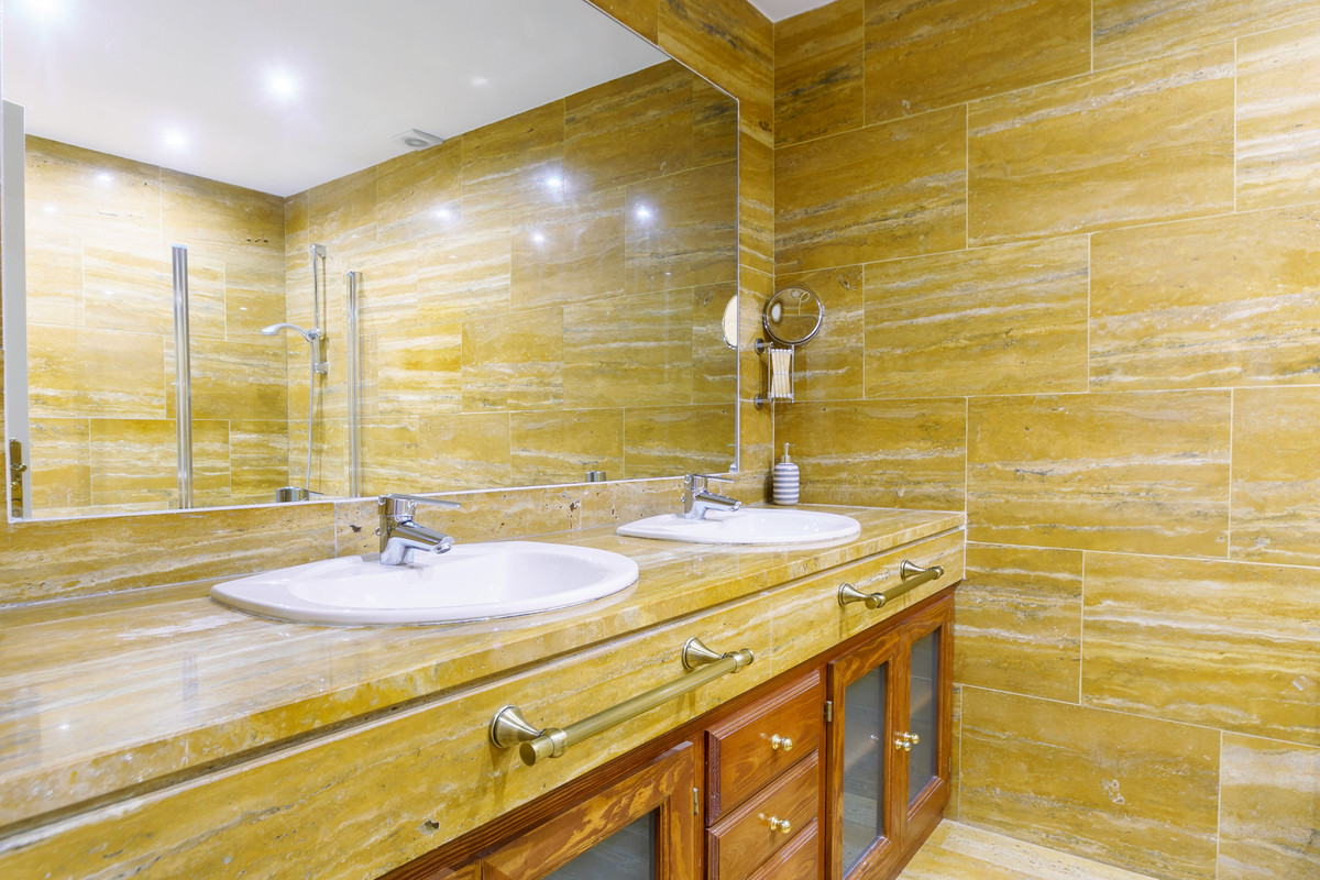 2 Bed Apartment for sale in Puerto Banús Costa Del Sol, Málaga, Spain