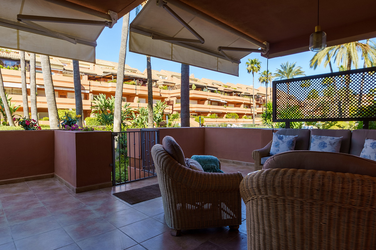 2 Bed Apartment for sale in Puerto Banús Costa Del Sol, Málaga, Spain